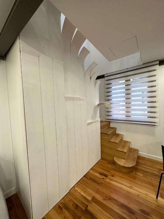 a room with a staircase and a window at Arriaga 1 in Marquina