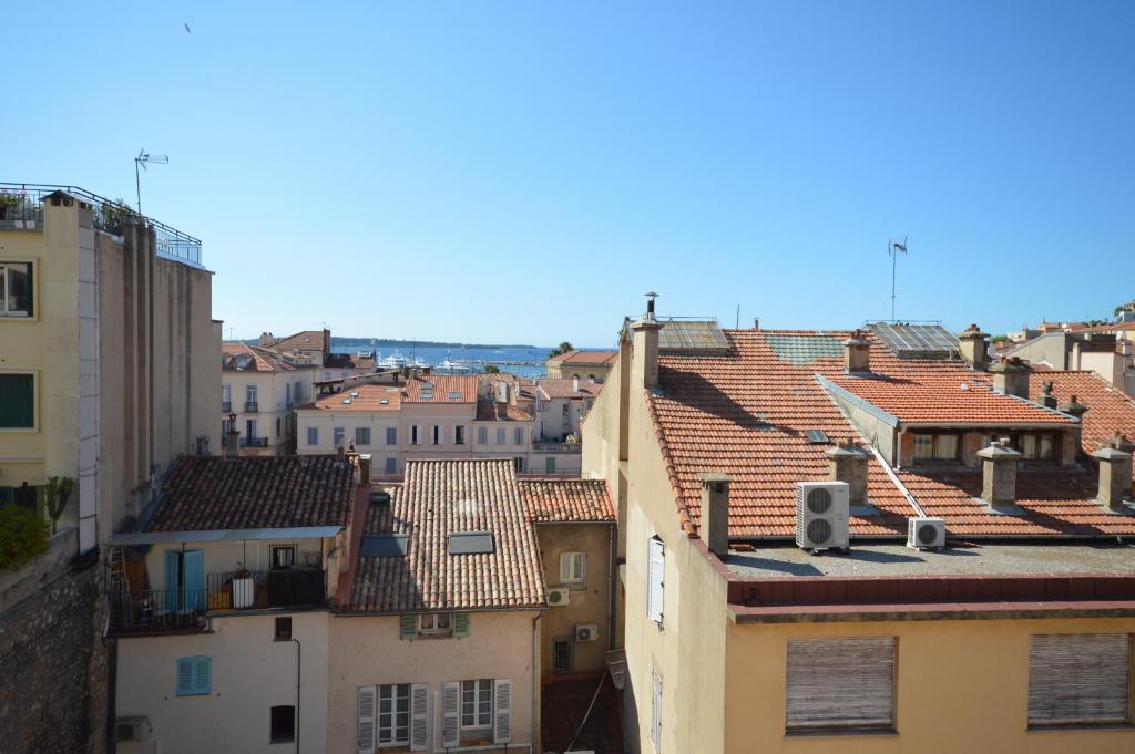 Výhľad na mesto Cannes alebo výhľad na mesto priamo z apartmánu