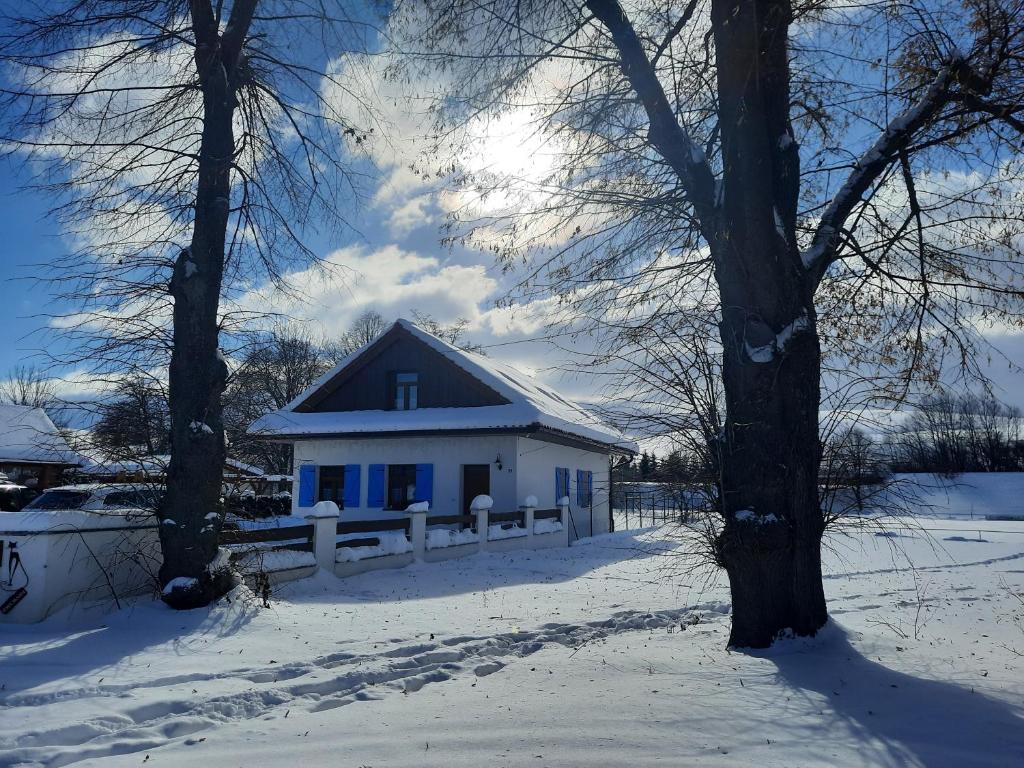 Chalupa Máša during the winter