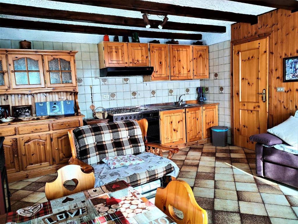 Kuchyň nebo kuchyňský kout v ubytování Maison Elios 1 CIR-TORGNON-0024