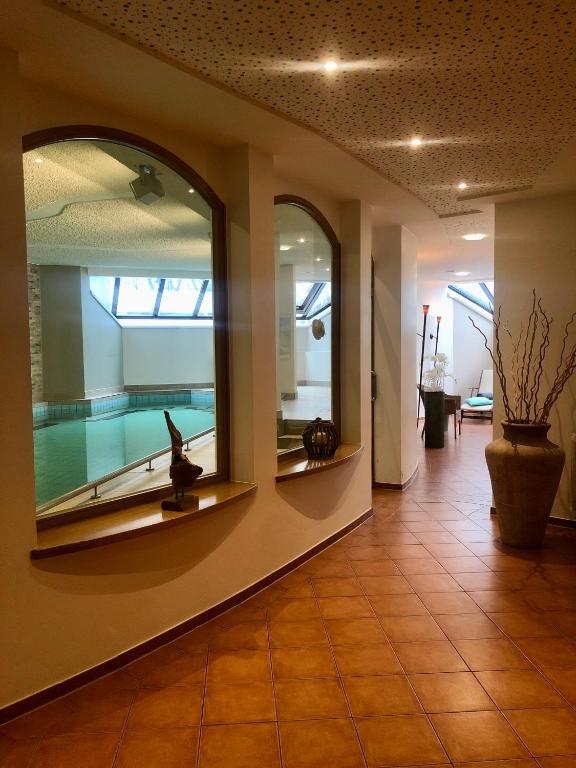 Bazén v ubytování Hotel am Wasserfall nebo v jeho okolí