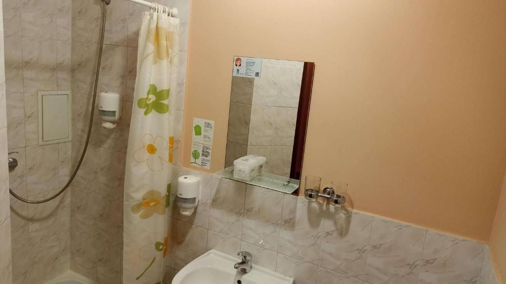 Raziotel Kryvyi Rih - Chambre Dortoir Mixte De 4 Lits