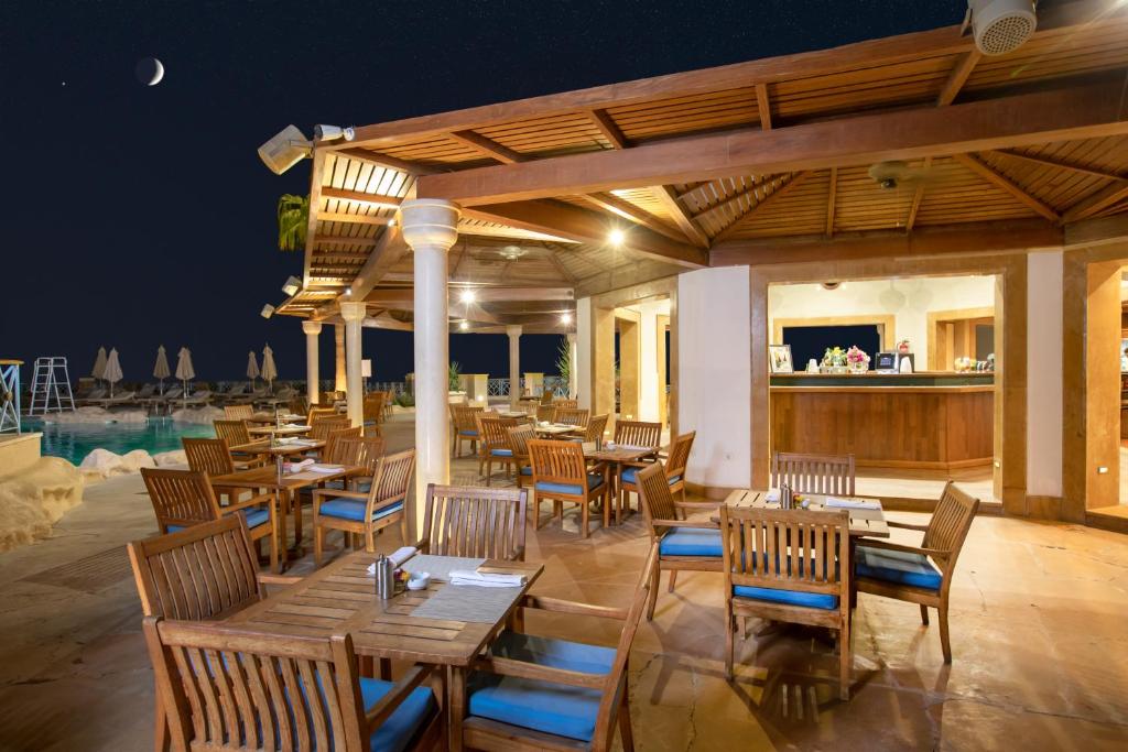 Restaurace v ubytování Park Regency Sharm El Sheikh Resort