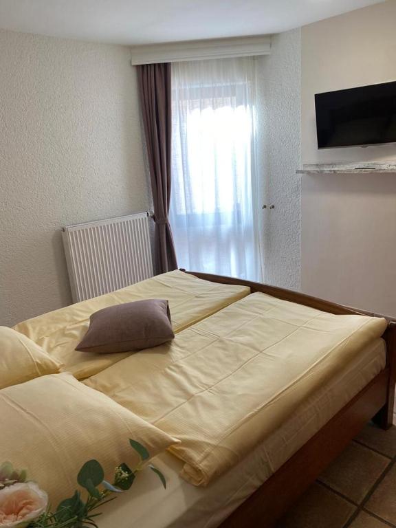 Postel nebo postele na pokoji v ubytování Hotel Zur Linde
