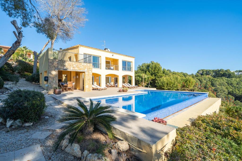Villa con piscina y casa en The beauty of Cala Tamarit, en Tarragona