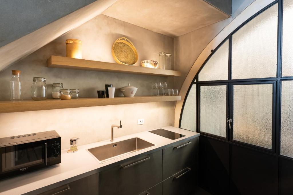 A kitchen or kitchenette at San Giuseppe Luxury Apartment