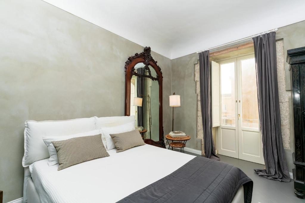 A bed or beds in a room at San Giuseppe Luxury Apartment