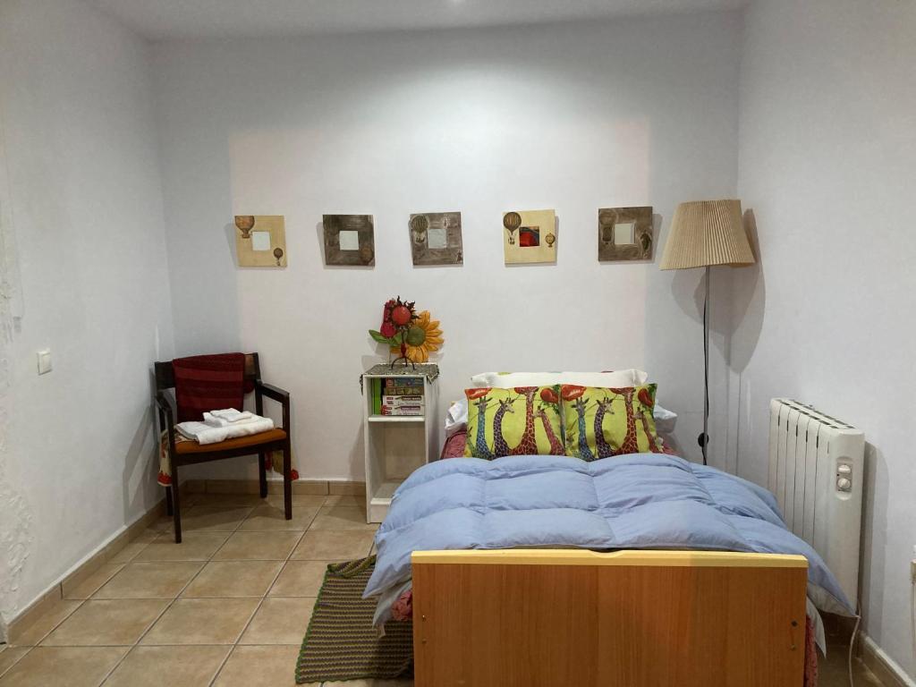 a bedroom with a bed and a table and a lamp at La Casina Apartamento Turistico centro Plasencia AT-CC-0650 in Plasencia