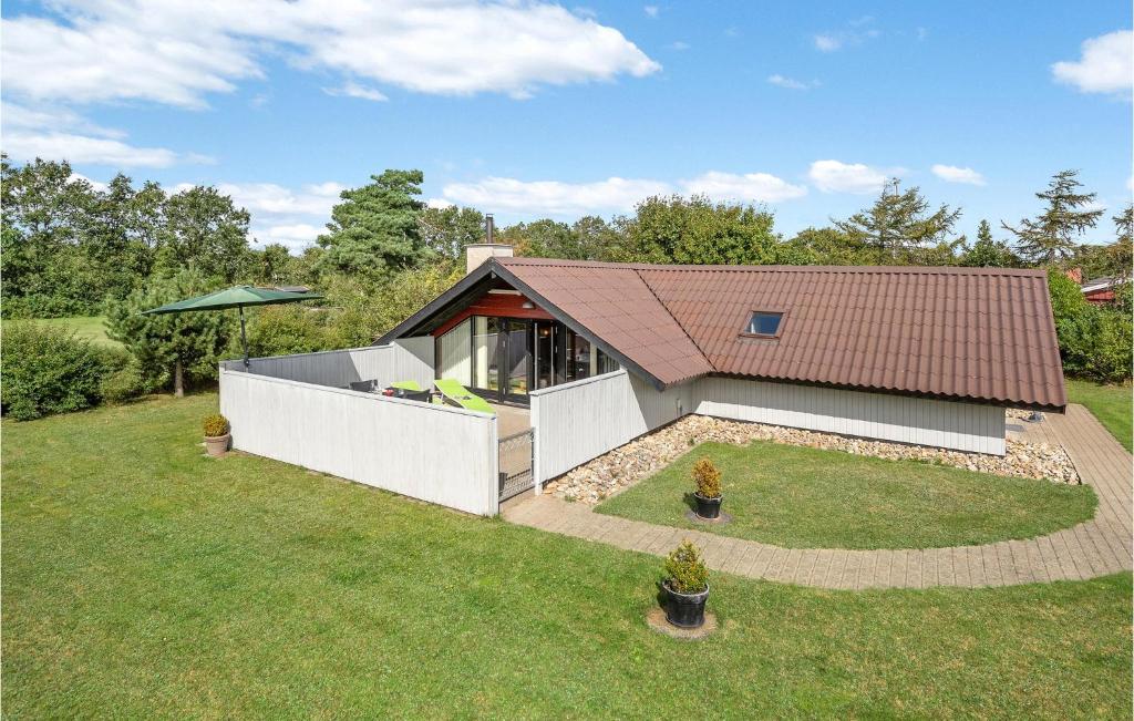 Κήπος έξω από το Amazing Home In Skjern With Kitchen