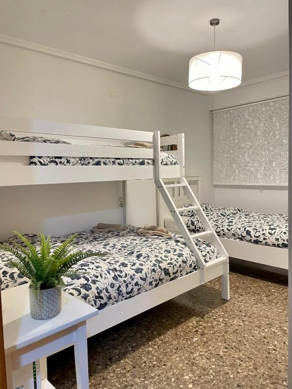A bed or beds in a room at UIM Mediterraneo Claveles Wifi