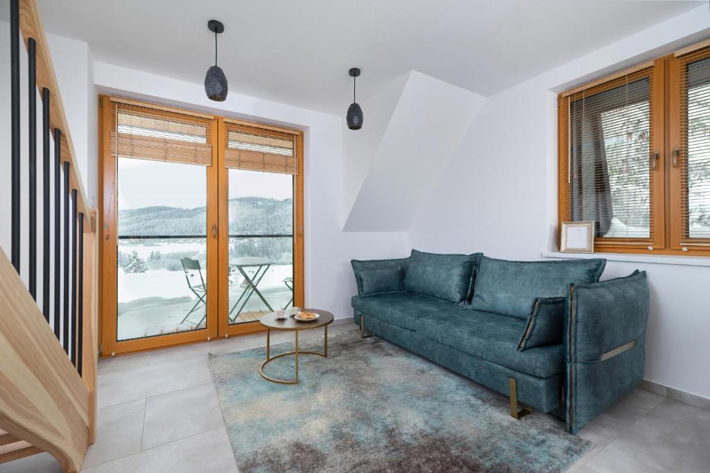 Posedenie v ubytovaní GiewontView Two-Story Apartment by Renters Prestige