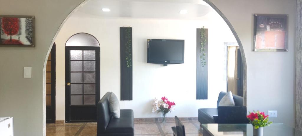 TV a/nebo společenská místnost v ubytování Suite Bellavista en Piñas