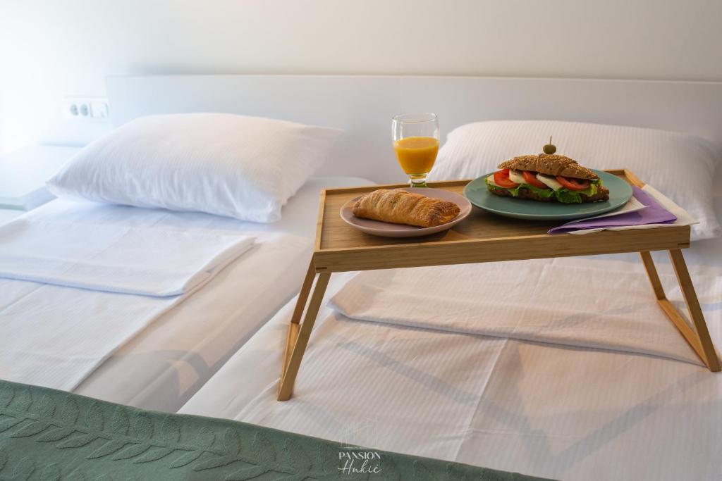 Postel nebo postele na pokoji v ubytování Pansion Hukić B&B