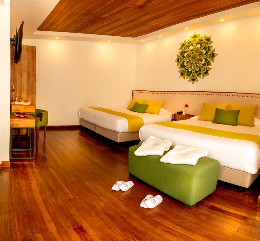 Postel nebo postele na pokoji v ubytování Sangay Spa Hotel