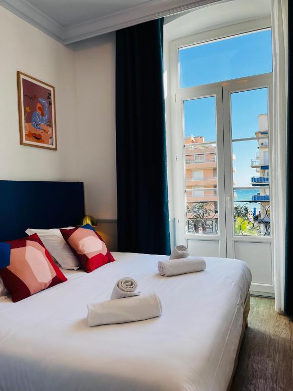Postel nebo postele na pokoji v ubytování Hôtel De Londres