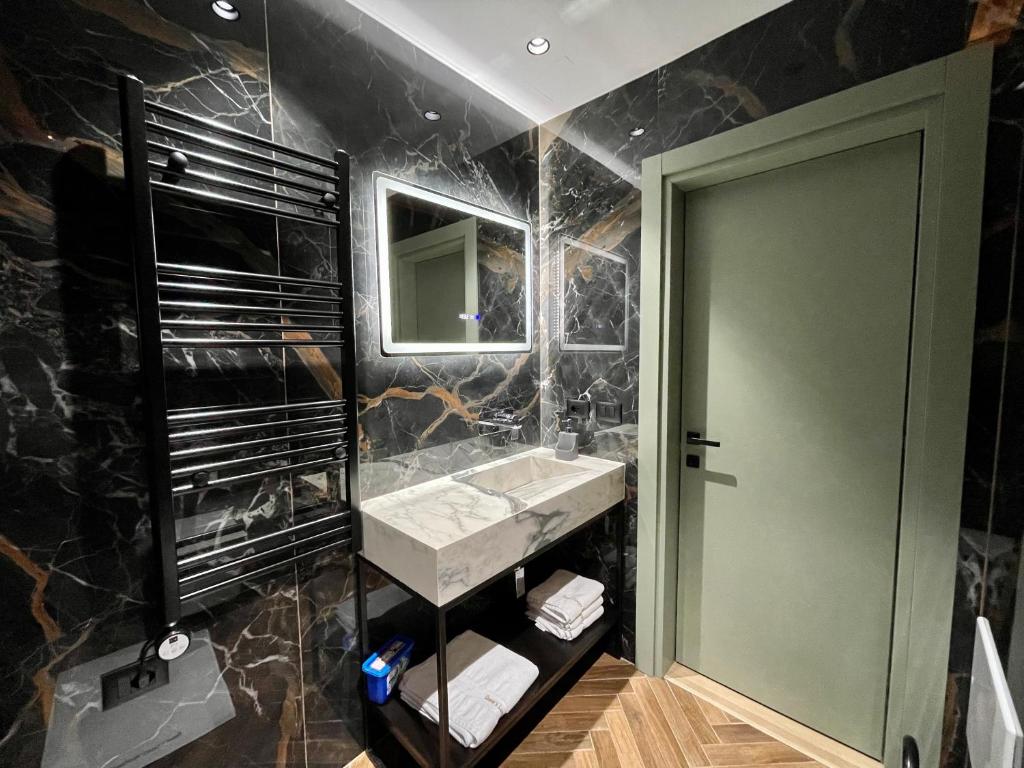 Queens Luxury Apartments Tirana - Image 4