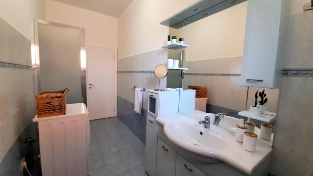 A bathroom at Accomodo MIT12 Trivano Linate