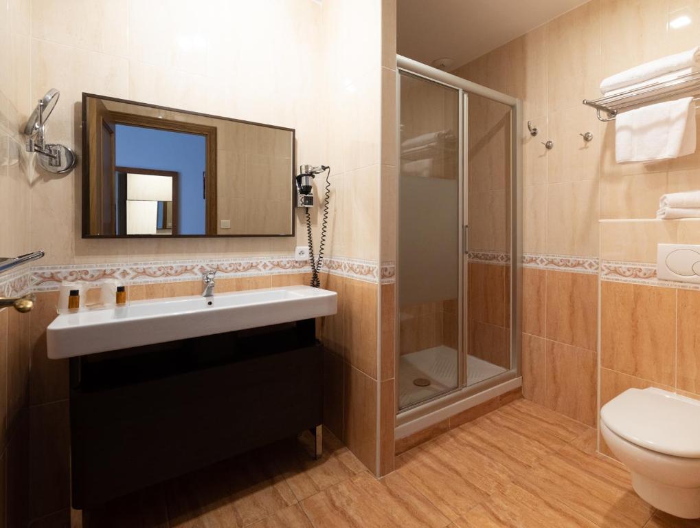 Koupelna v ubytování Hôtel Lastiry