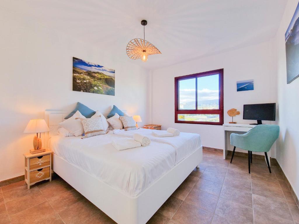 Postel nebo postele na pokoji v ubytování MEDANO4YOU The Ocean Terrace Penthouse