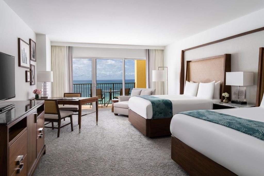 Cama ou camas em um quarto em The Ritz-Carlton, Aruba