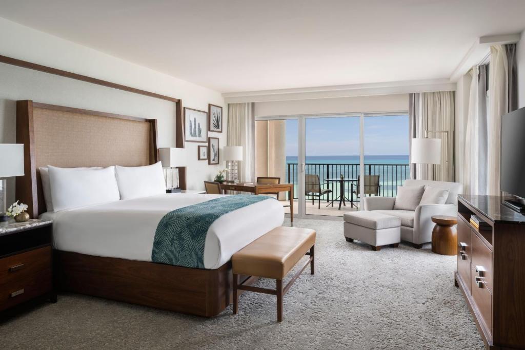 Cama ou camas em um quarto em The Ritz-Carlton, Aruba