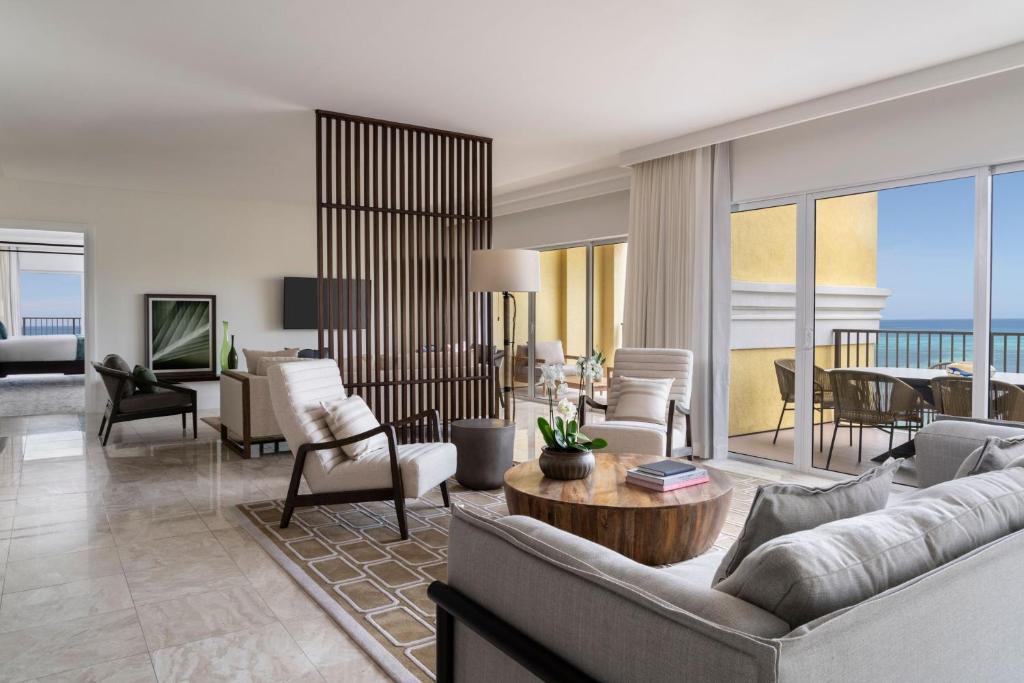 Uma área de estar em The Ritz-Carlton, Aruba