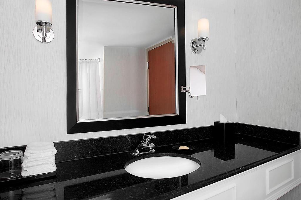 Koupelna v ubytování Sheraton Fallsview Hotel