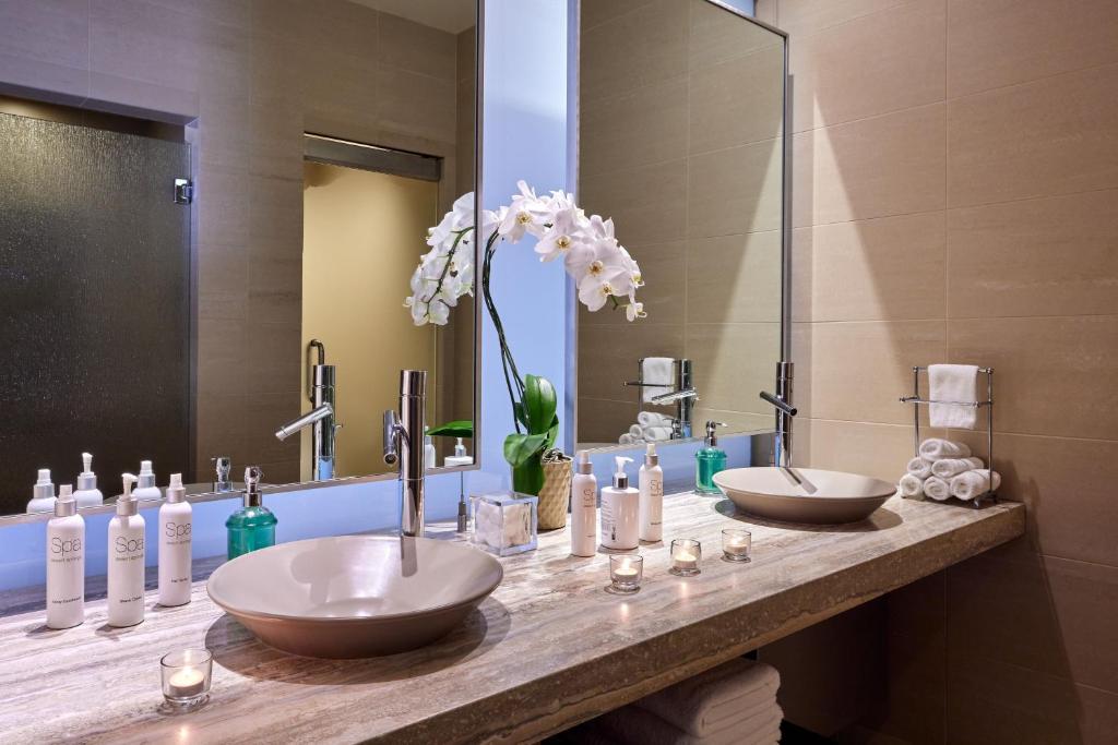 Koupelna v ubytování JW Marriott Desert Springs Resort & Spa