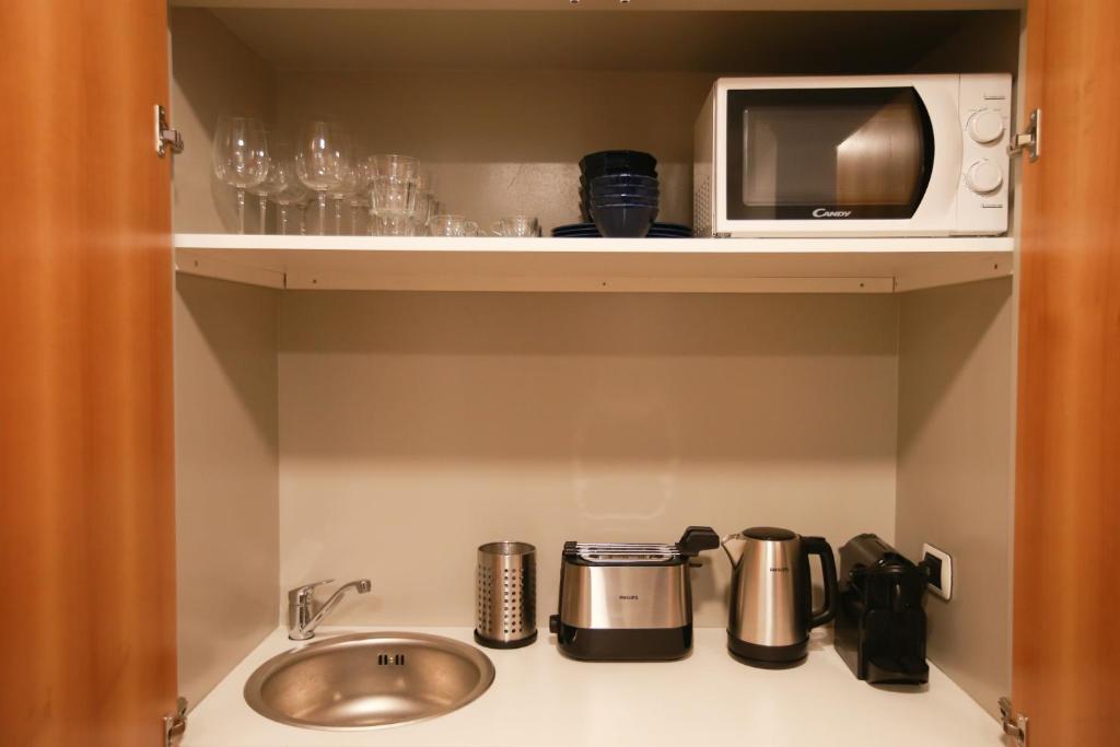 A kitchen or kitchenette at Duelle Vatican Suite