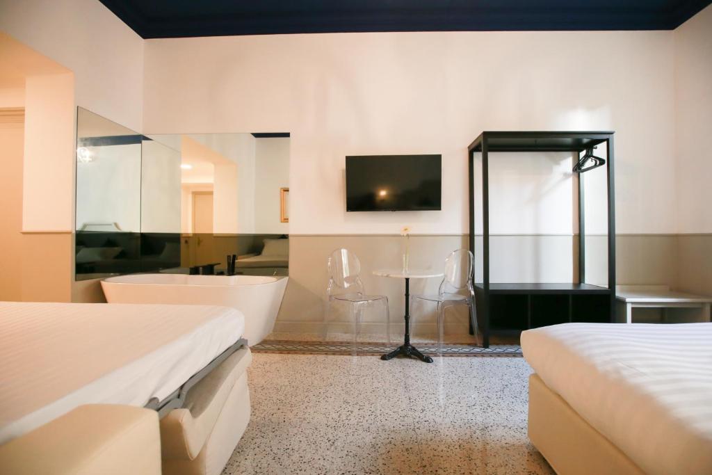 A bed or beds in a room at Duelle Vatican Suite