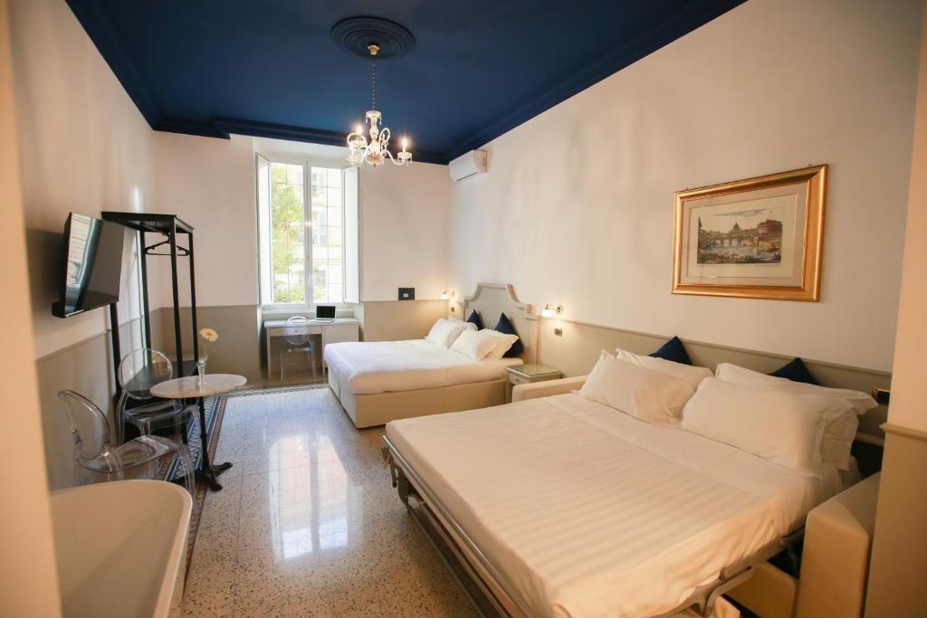 A bed or beds in a room at Duelle Vatican Suite