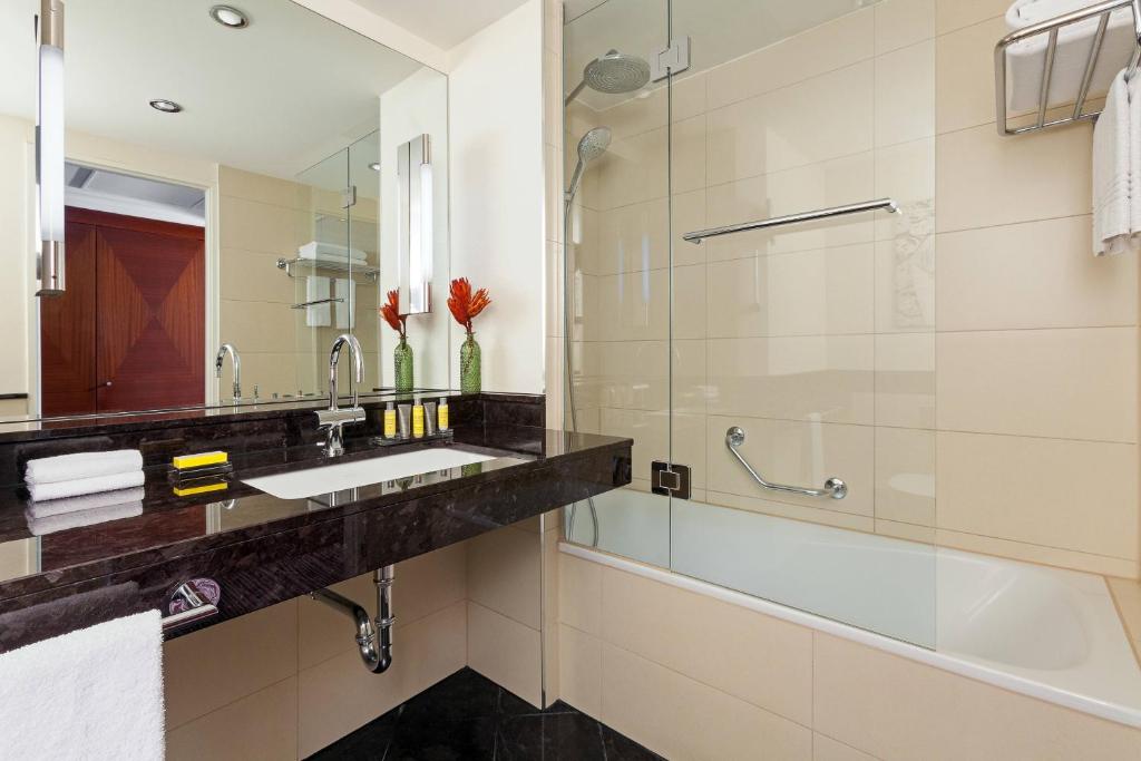 Koupelna v ubytování Berlin Marriott Hotel