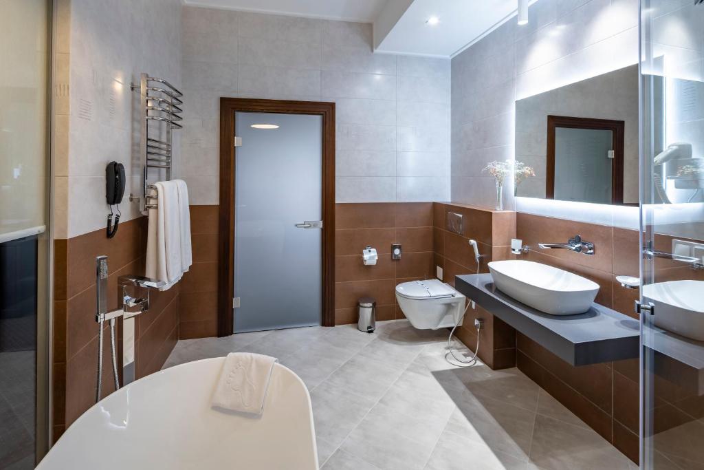 Ванна кімната в Taurus Hotel & SPA