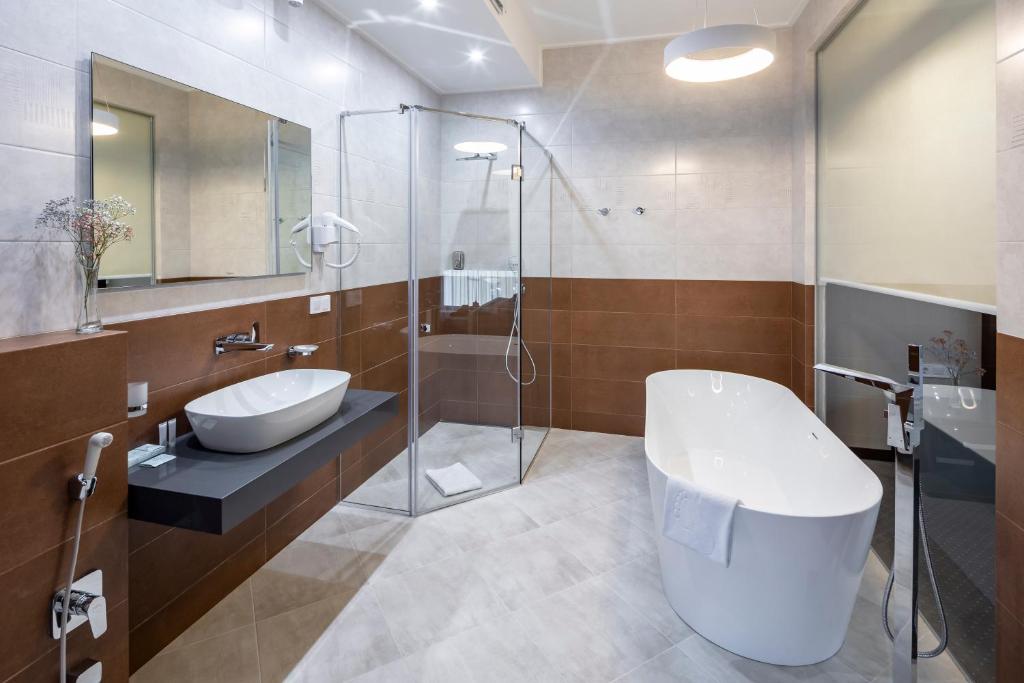 Ванна кімната в Taurus Hotel & SPA