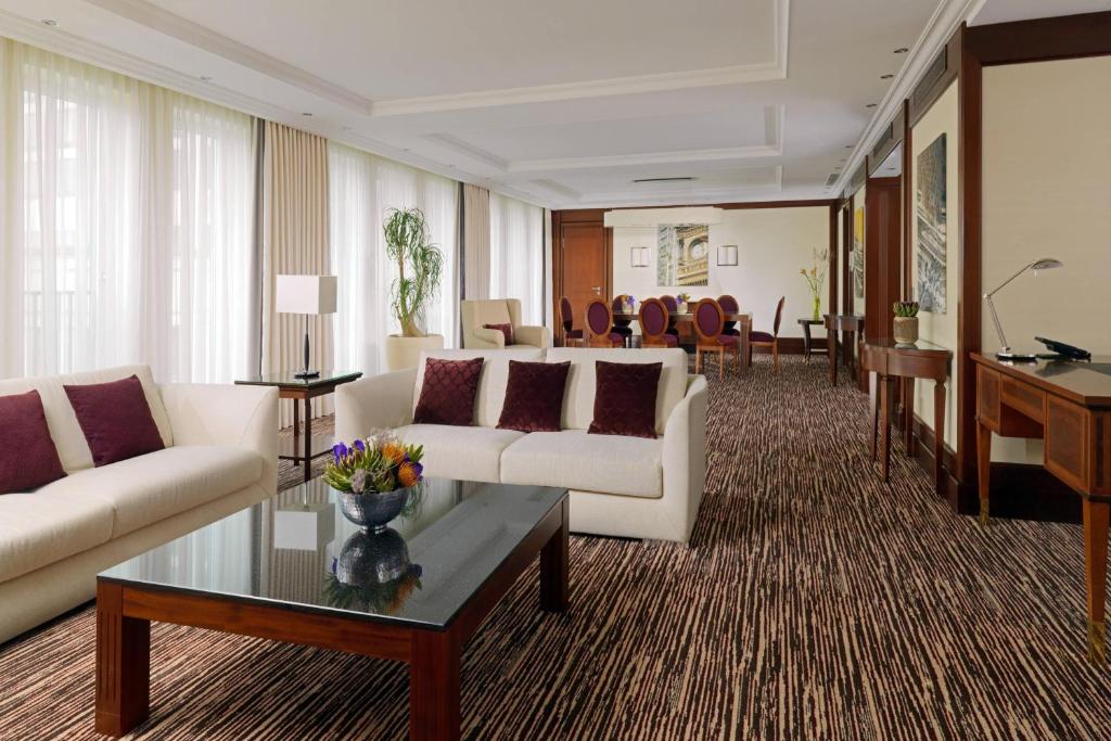 Posezení v ubytování Berlin Marriott Hotel