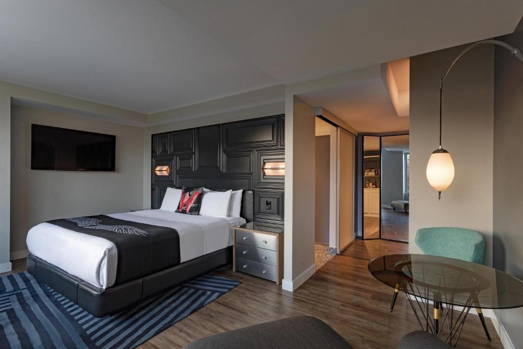 W Boston - 