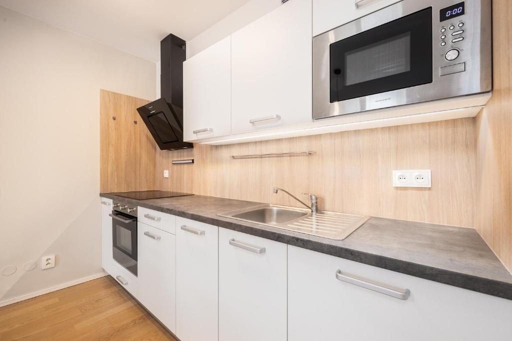 Kuchyň nebo kuchyňský kout v ubytování Mill Apartments