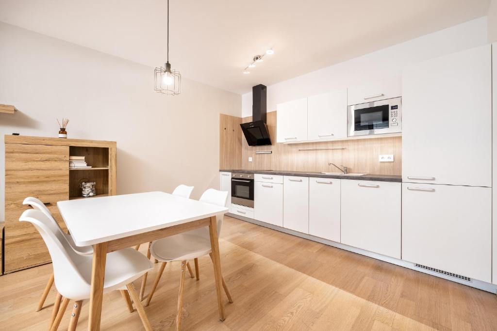 Kuchyň nebo kuchyňský kout v ubytování Mill Apartments
