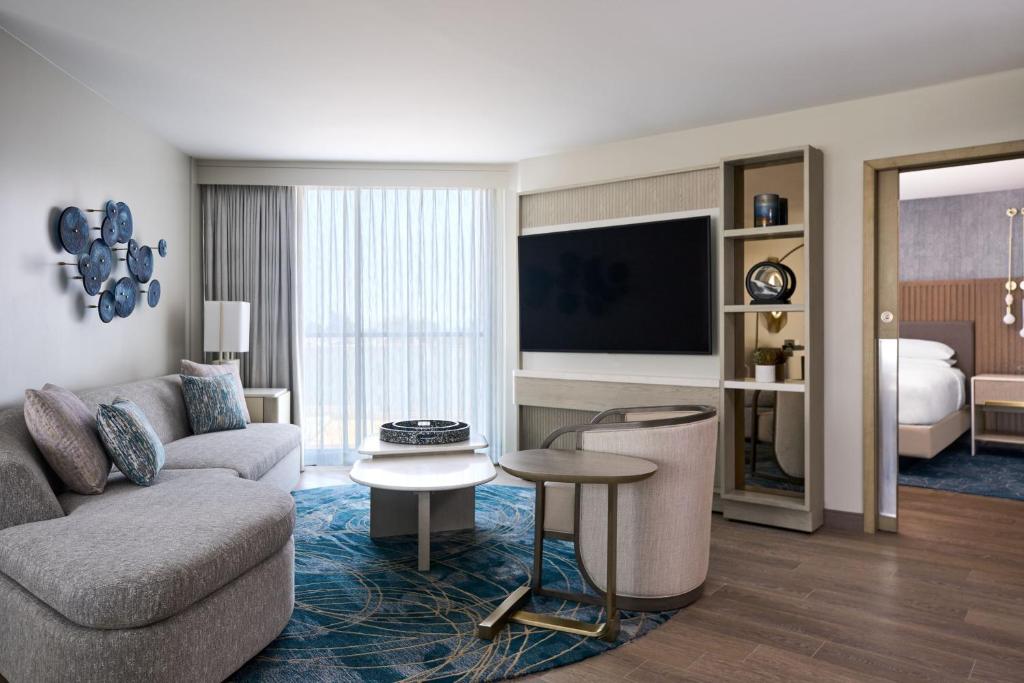 VEA Newport Beach, a Marriott Resort & Spa - 