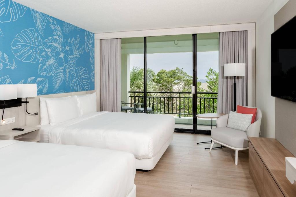 Postel nebo postele na pokoji v ubytování Curaçao Marriott Beach Resort
