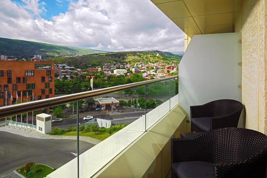 Nespecifikovaný výhled na hory nebo výhled na hory při pohledu z hotelu