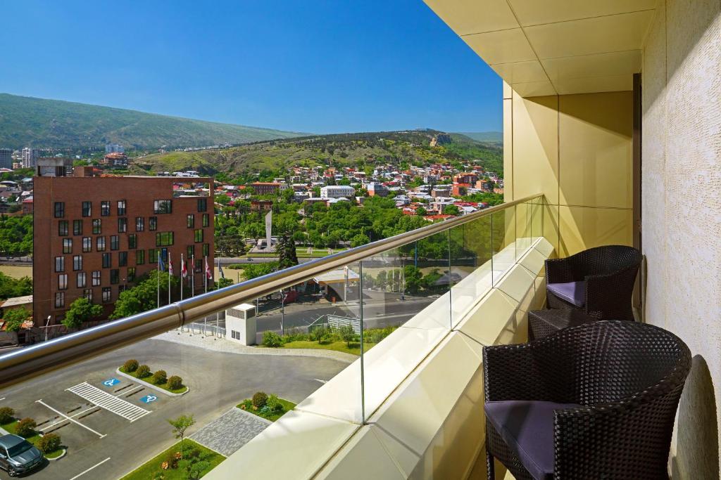Nespecifikovaný výhled na hory nebo výhled na hory při pohledu z hotelu