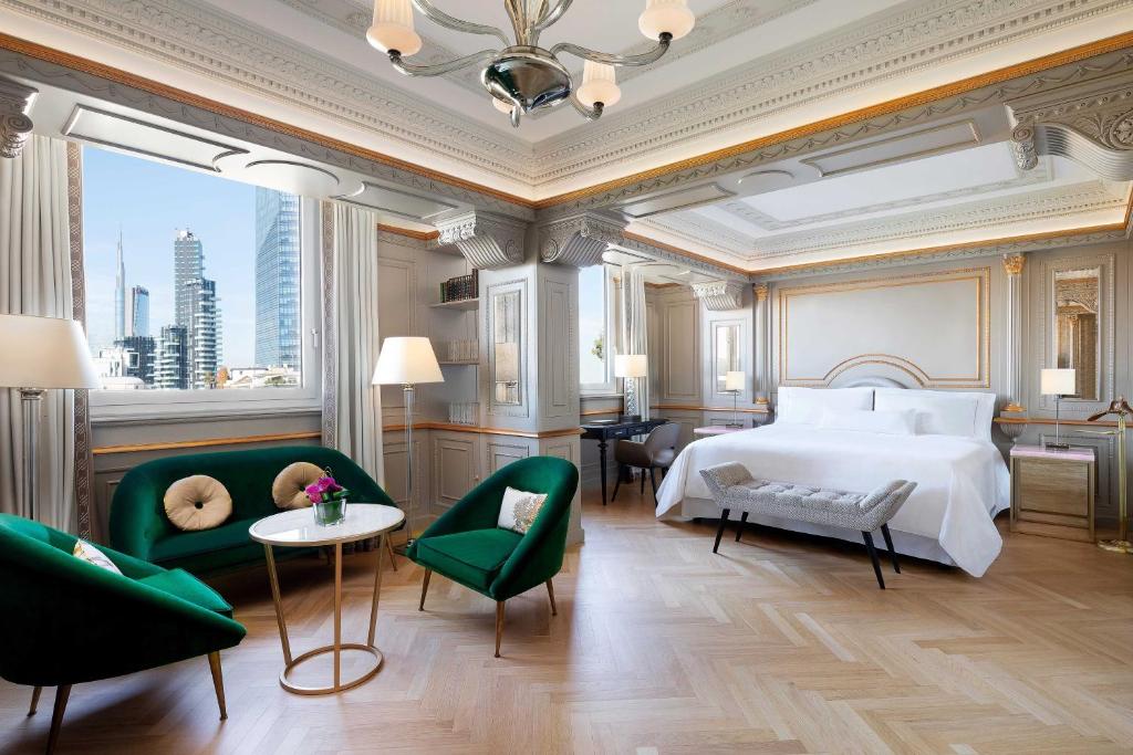 Кровать или кровати в номере The Westin Palace, Milan