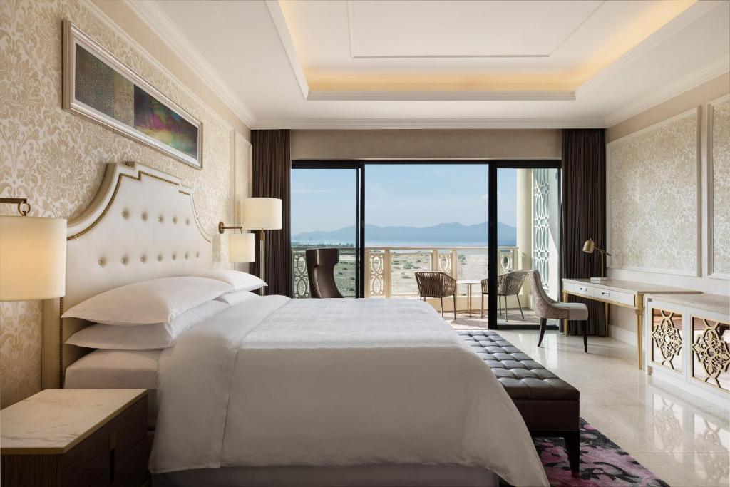  Sheraton Grand Danang Resort & Convention Center