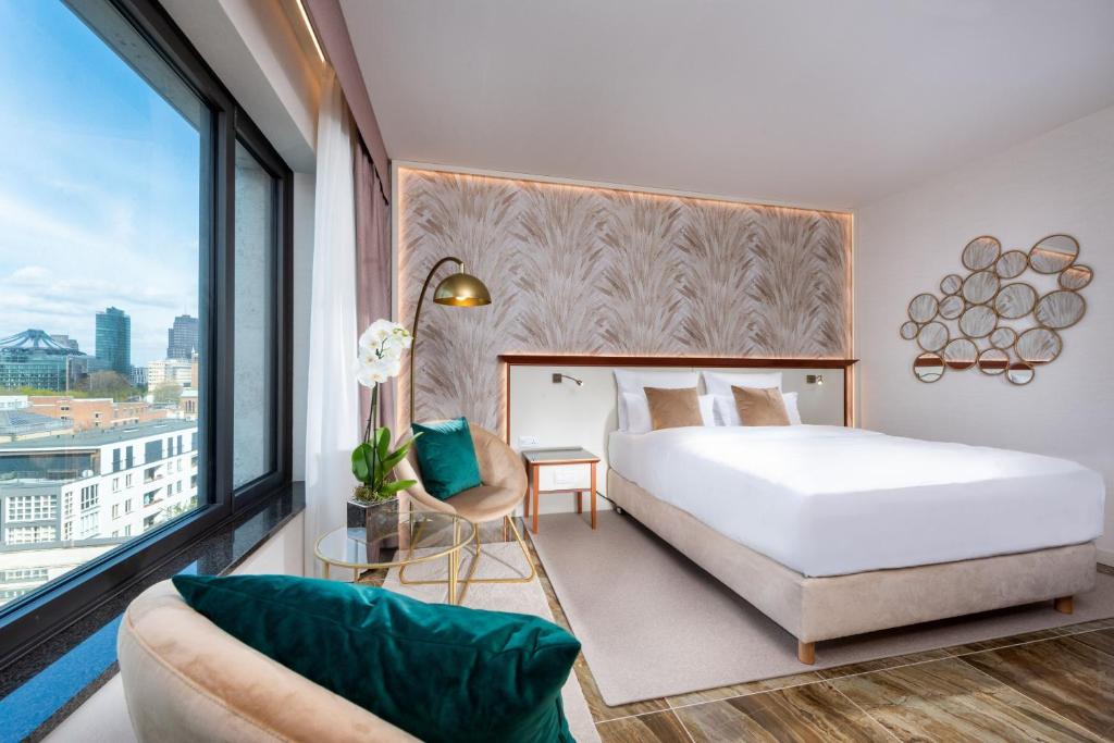 Ein Bett oder Betten in einem Zimmer der Unterkunft JW Marriott Hotel Berlin