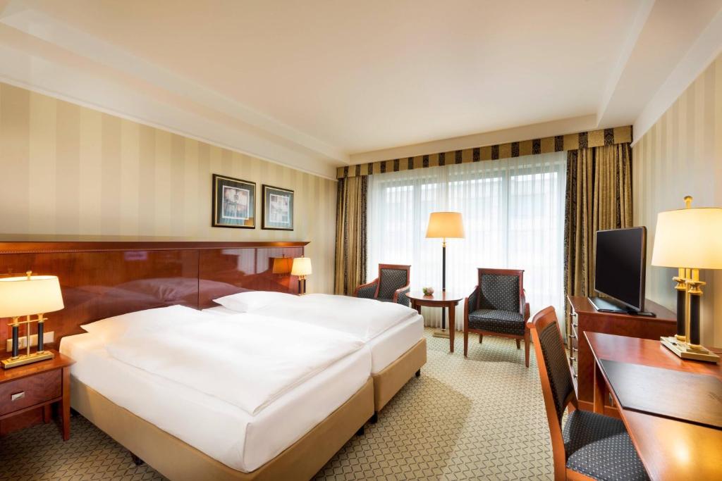 Ein Bett oder Betten in einem Zimmer der Unterkunft JW Marriott Hotel Berlin
