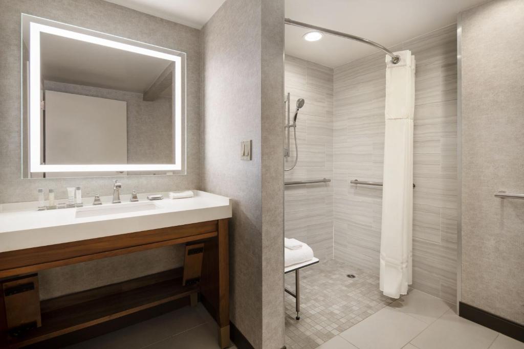 Fullerton Marriott at California State University - Habitación Estándar King