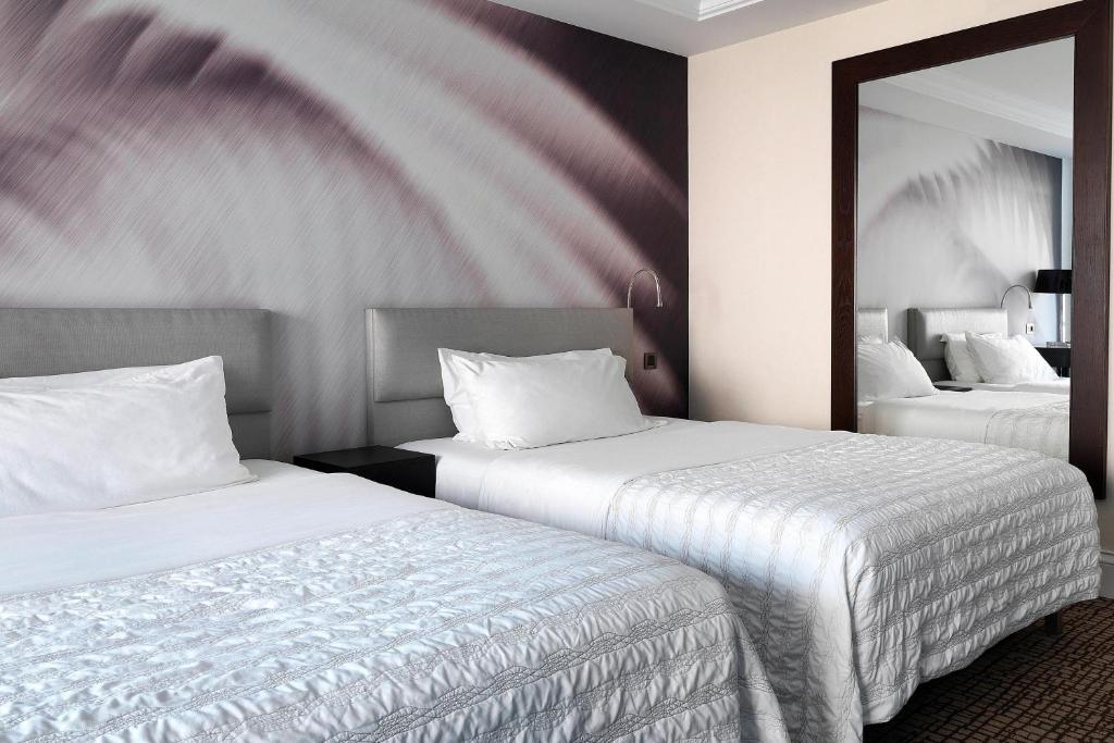 Le Méridien Beach Plaza - Classic, Guest Room, 2 Double, City View