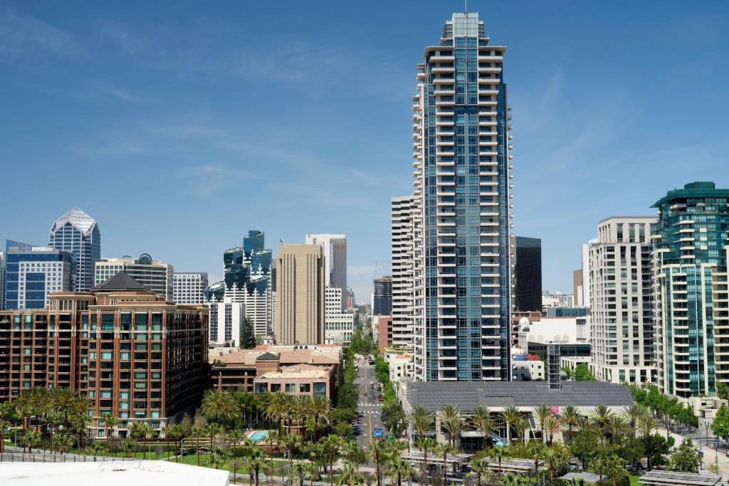 San Diego Marriott Marquis and Marina - King Room With Balcony, City View And Adapted Tub - Mobility And Hearing Accessible
