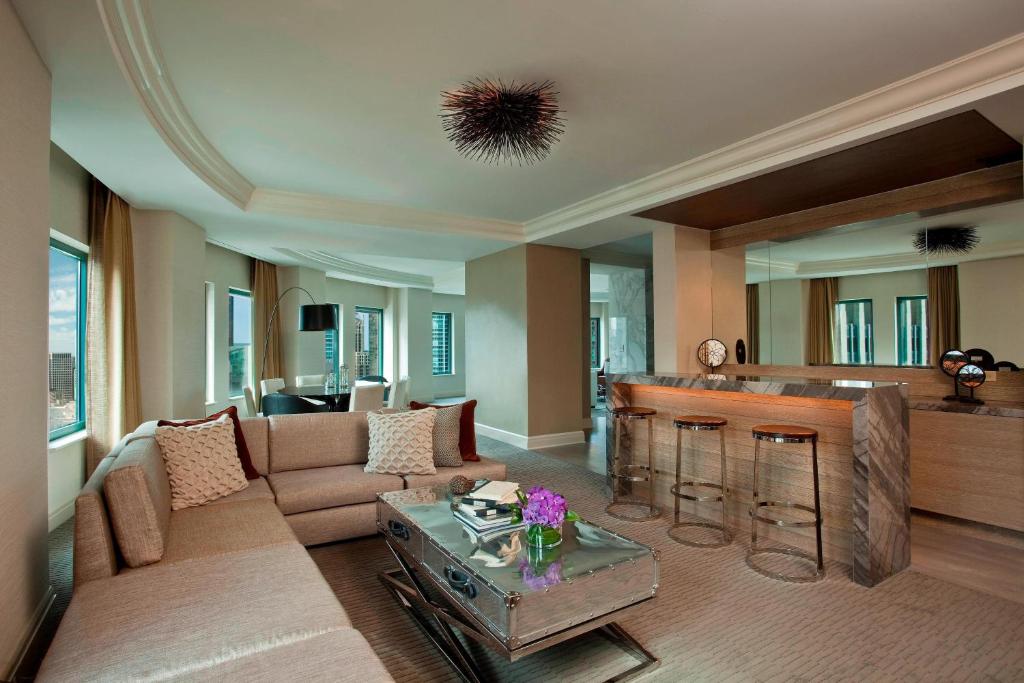 Sheraton Grand Chicago Riverwalk - 